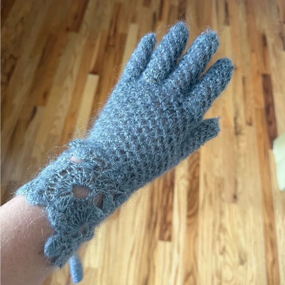 Chic Hand Crochet Gloves in Light Grey